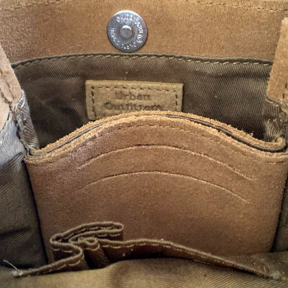 UO | Mini Fringe Suede Crossbody bag - Picture 7 of 8